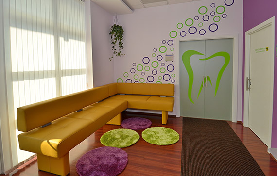 BK Dental Oblazinjena klop v kotni postavitvi